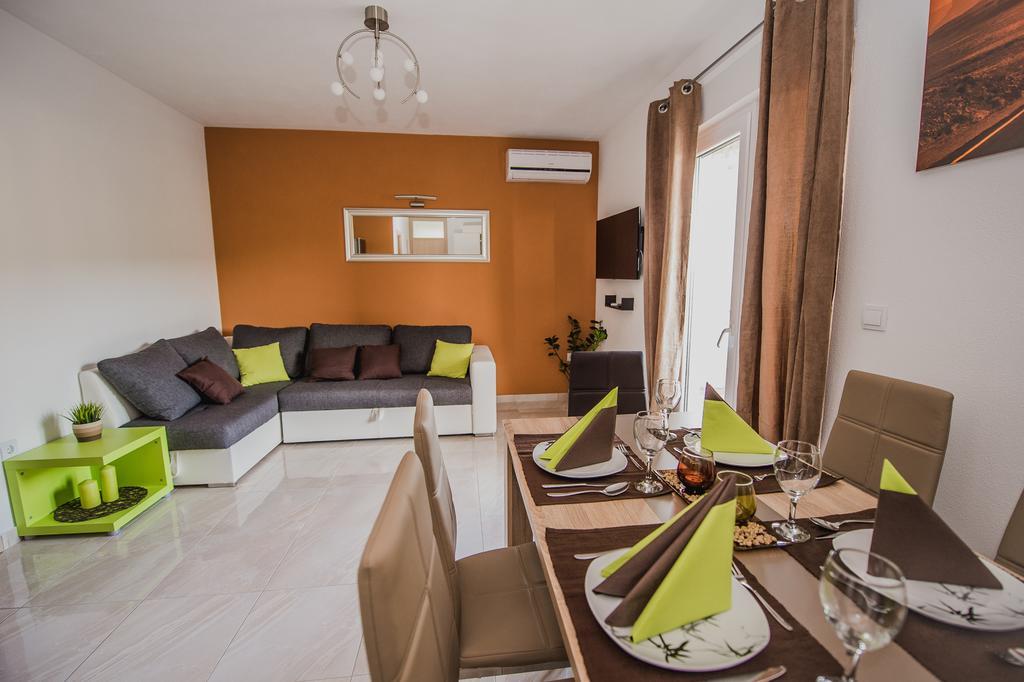 Apartments Villa Monique Rogoznica  Zimmer foto