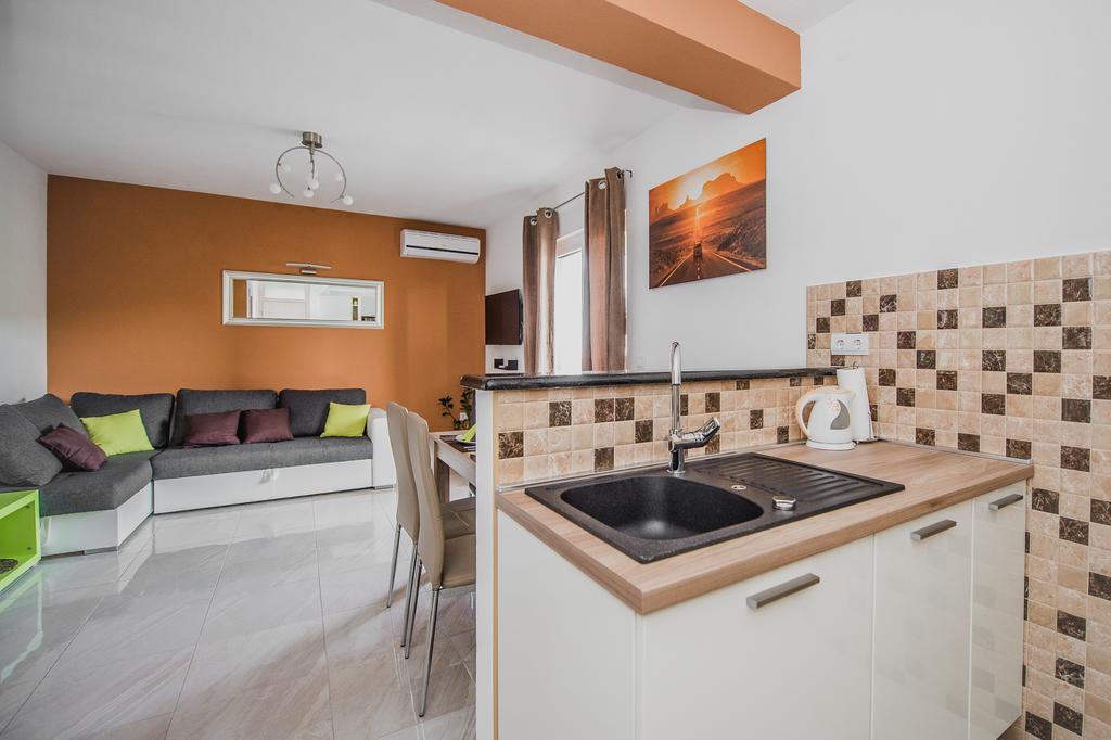 Apartments Villa Monique Rogoznica  Zimmer foto