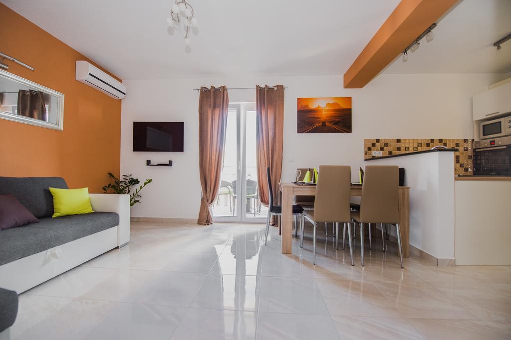 Apartments Villa Monique Rogoznica  Zimmer foto